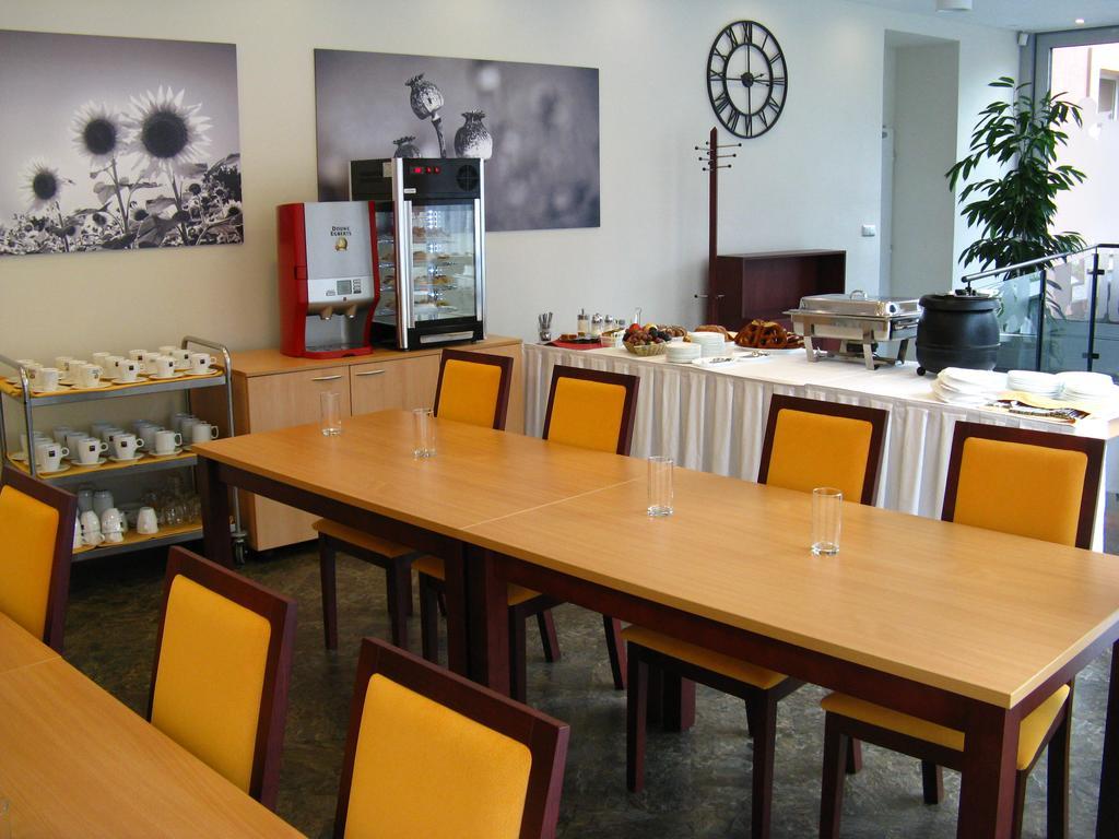 Hotel Senimo Olomouc Luaran gambar