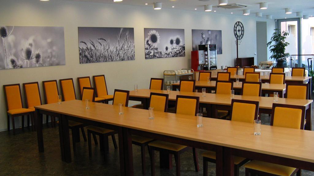 Hotel Senimo Olomouc Luaran gambar