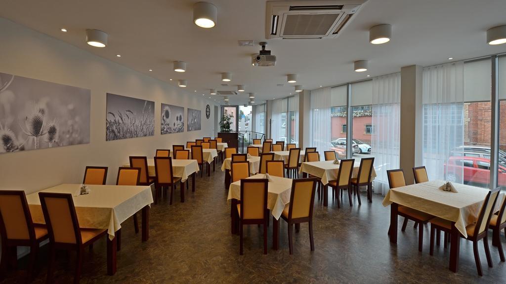 Hotel Senimo Olomouc Luaran gambar