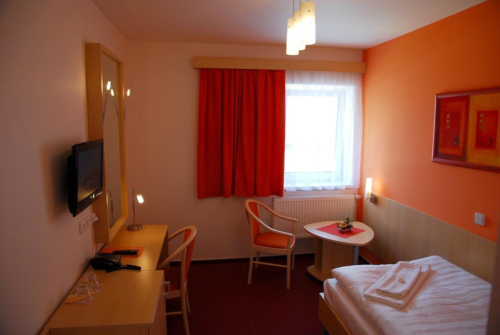 Hotel Senimo Olomouc Luaran gambar