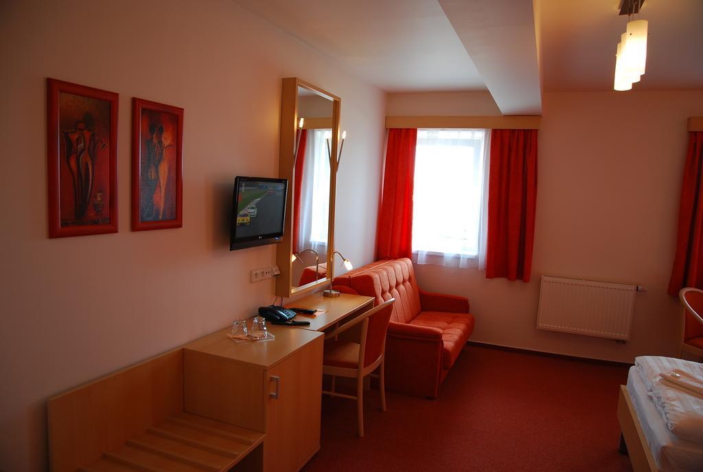 Hotel Senimo Olomouc Luaran gambar