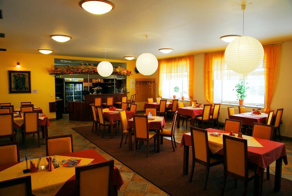 Hotel Senimo Olomouc Luaran gambar