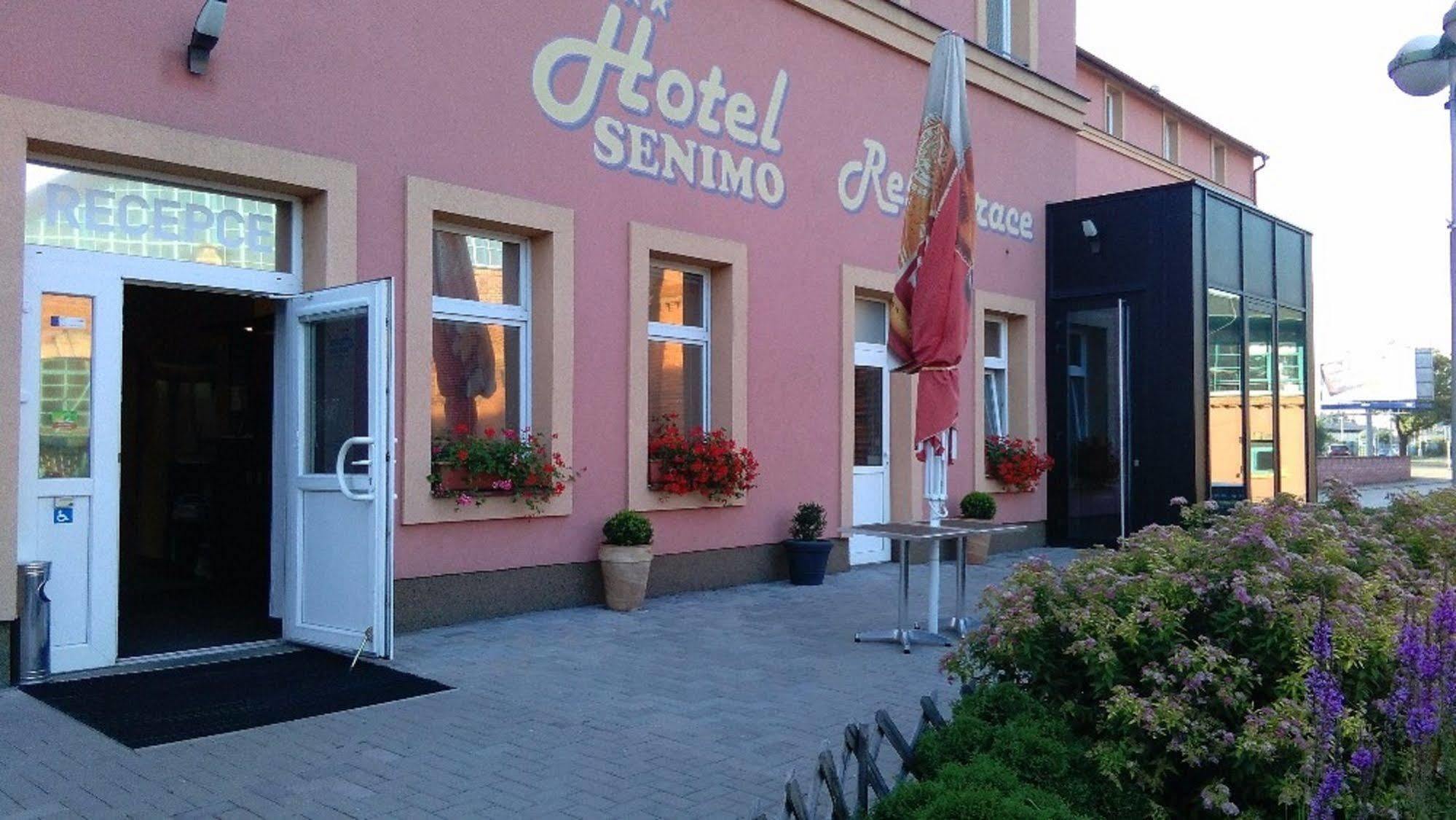 Hotel Senimo Olomouc Luaran gambar