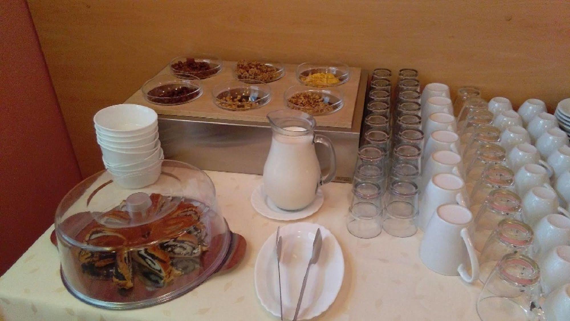 Hotel Senimo Olomouc Luaran gambar
