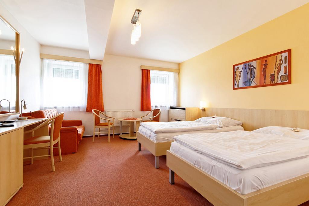 Hotel Senimo Olomouc Luaran gambar